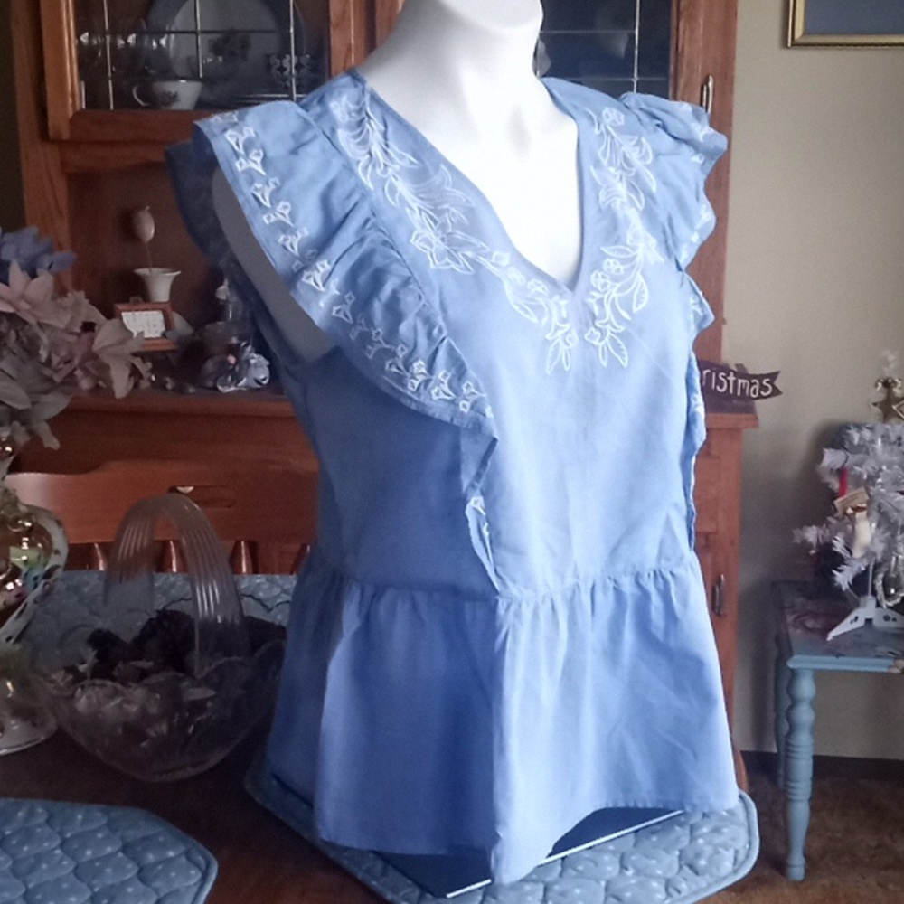 LOFT Ruffle Top - Picture 4 of 7